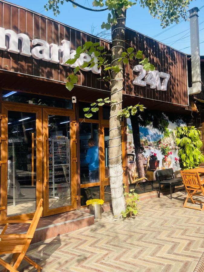 Уютная Квартира В Самом Сердце Алматы Almaty Eksteriør billede